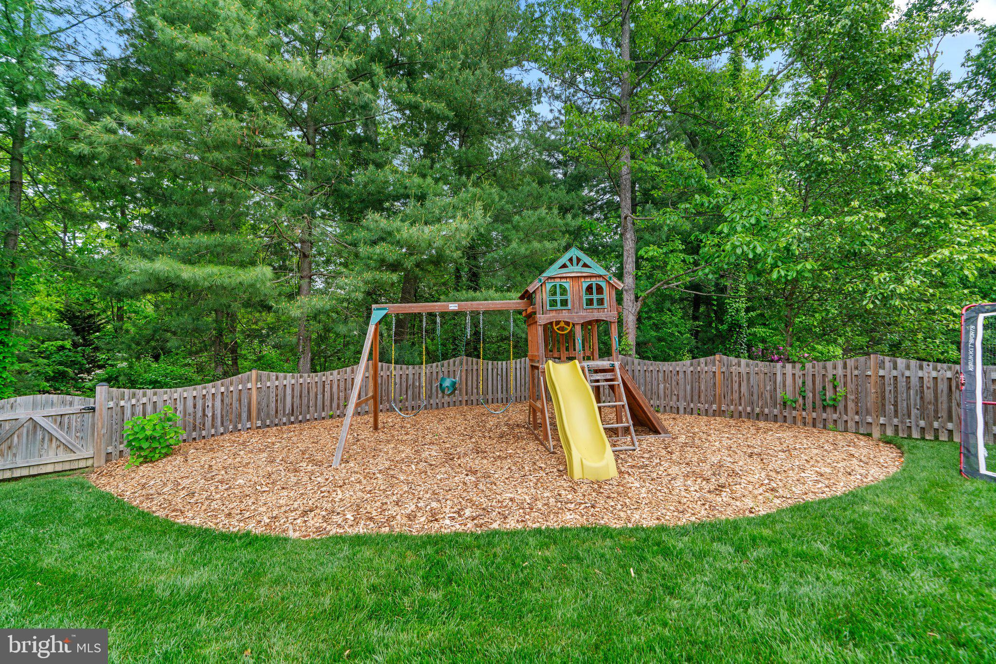 348 BUTTERNUT COURT