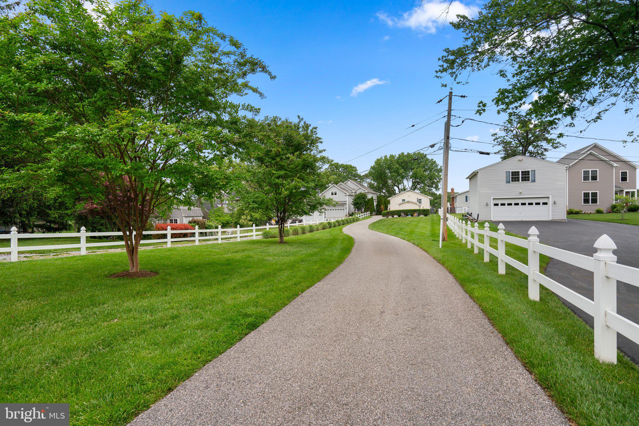352 NORTH DRIVE