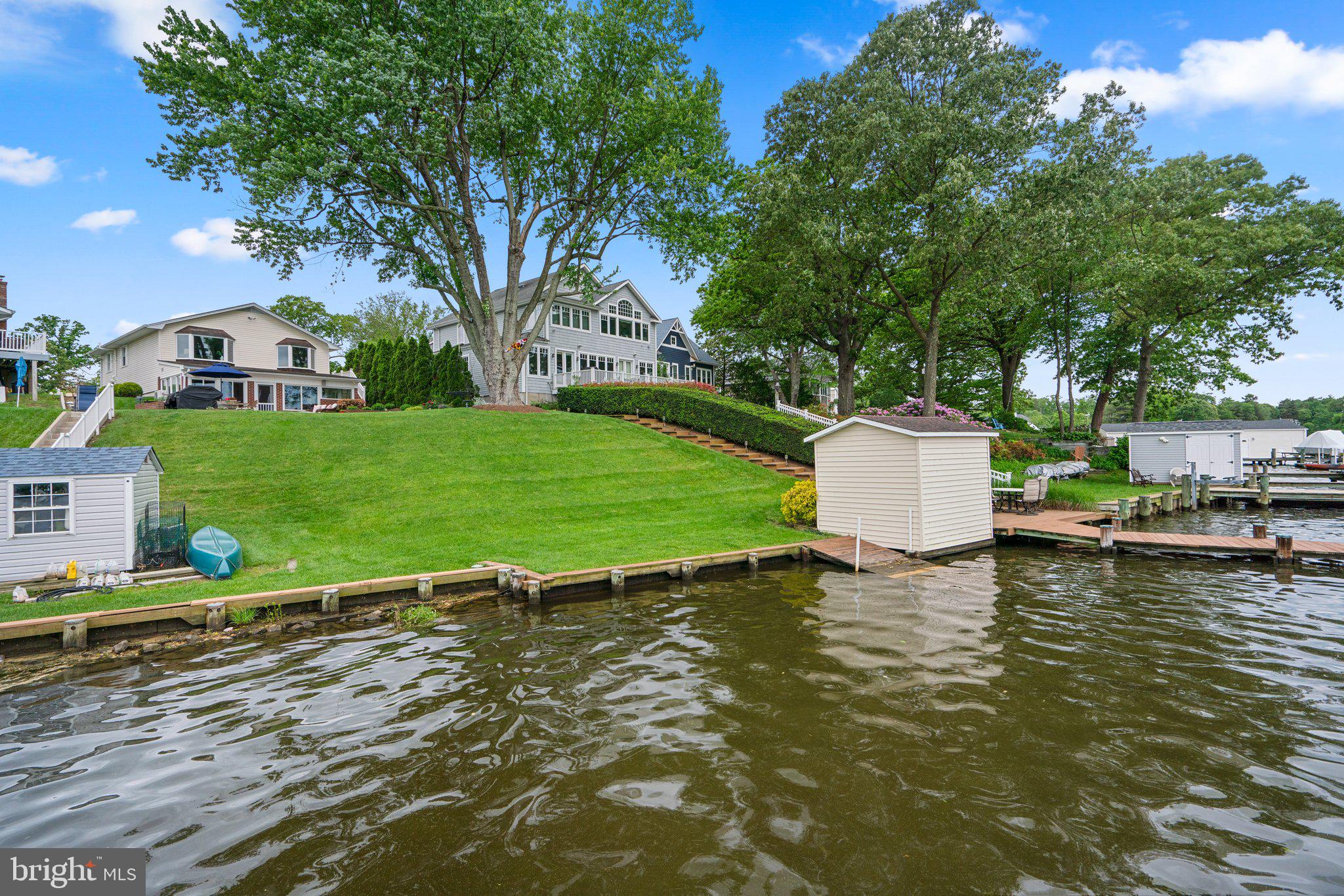 352 NORTH DRIVE