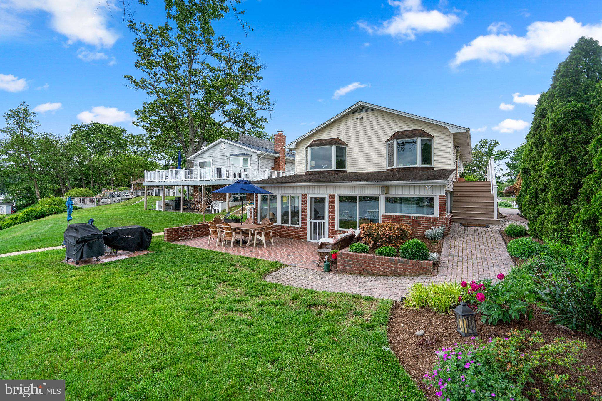 352 NORTH DRIVE