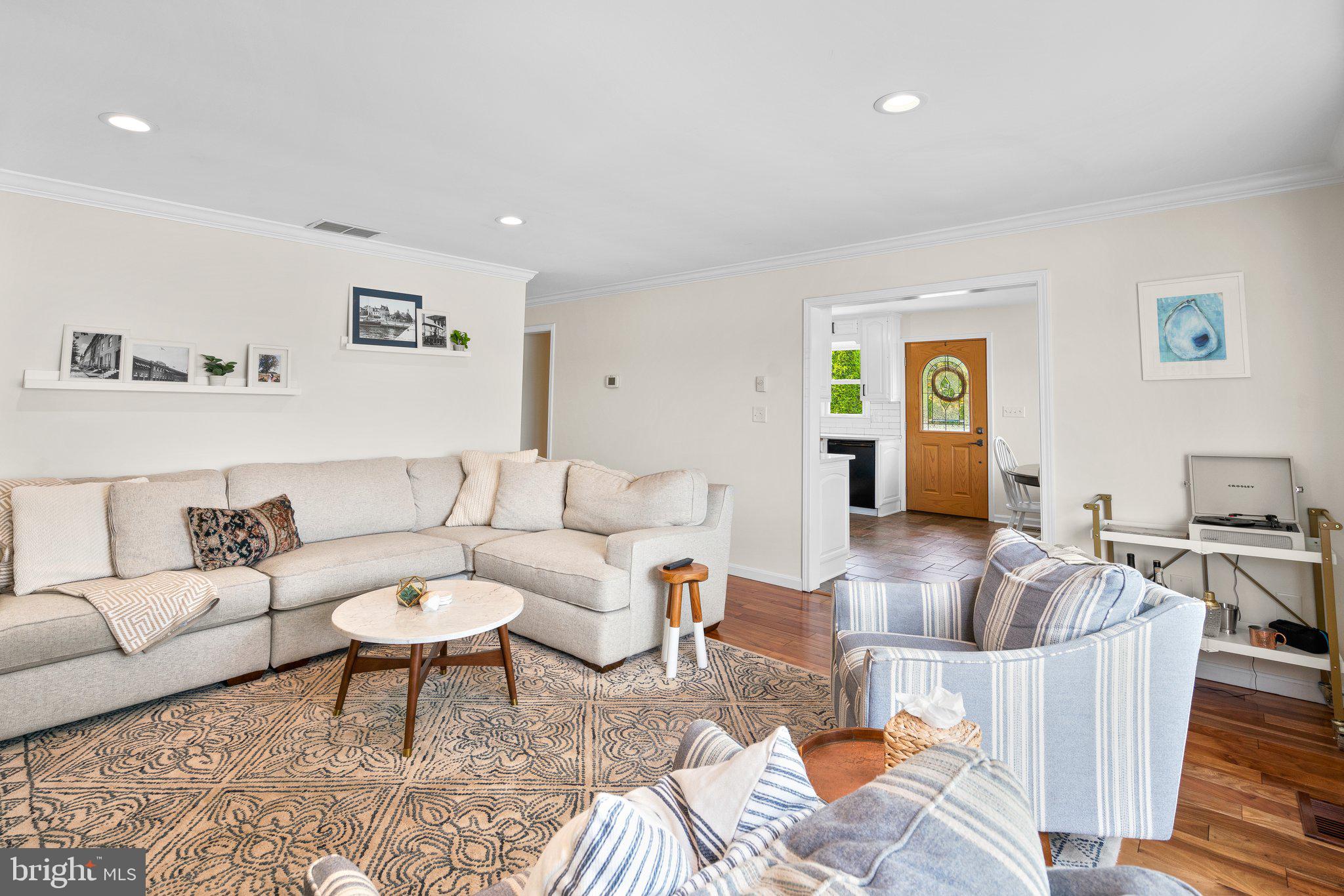 352 NORTH DRIVE