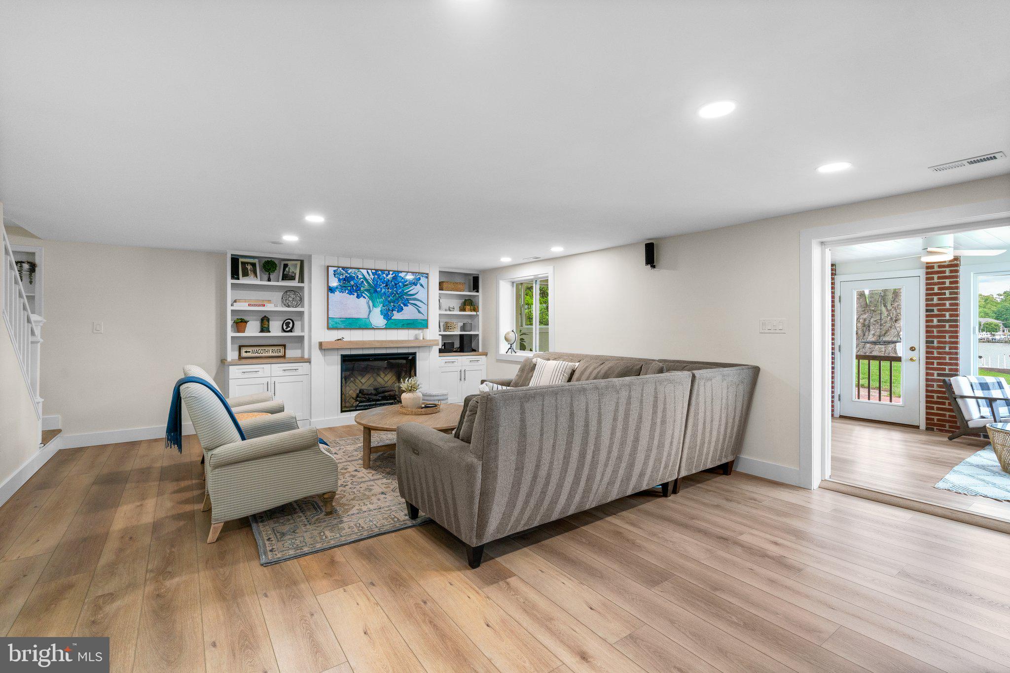 352 NORTH DRIVE