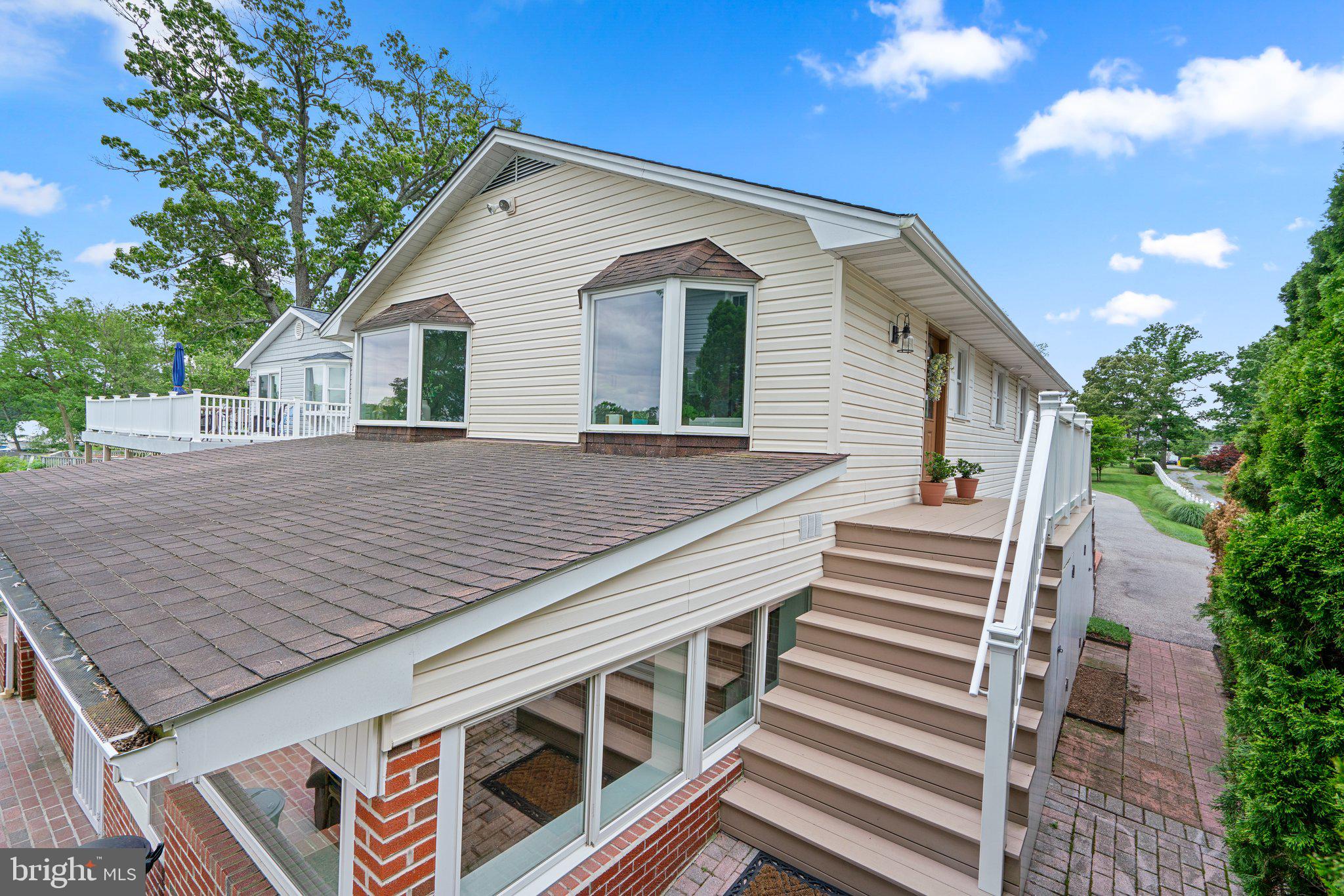 352 NORTH DRIVE