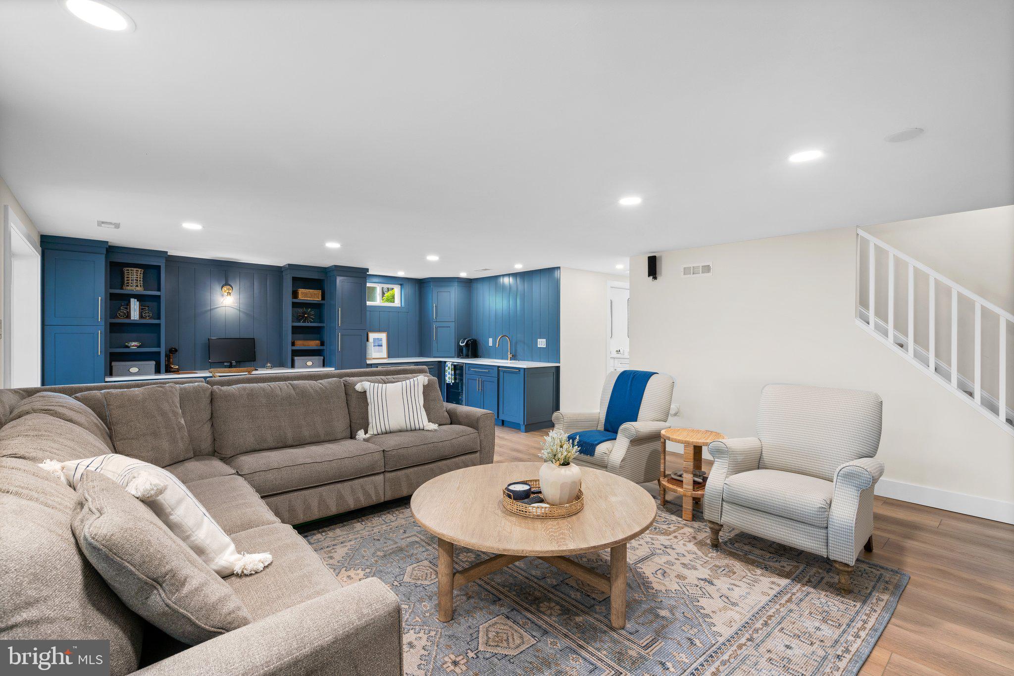 352 NORTH DRIVE