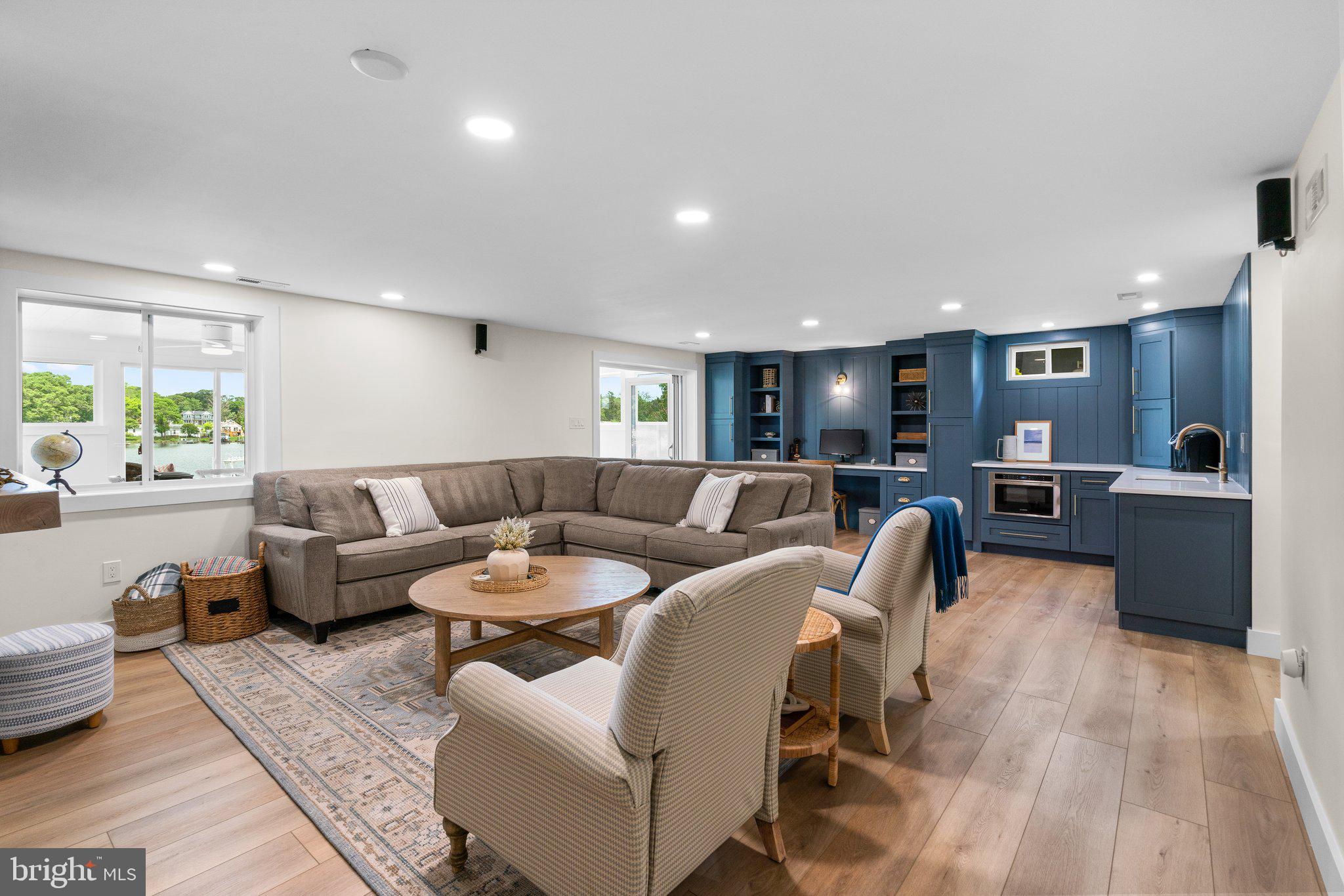 352 NORTH DRIVE