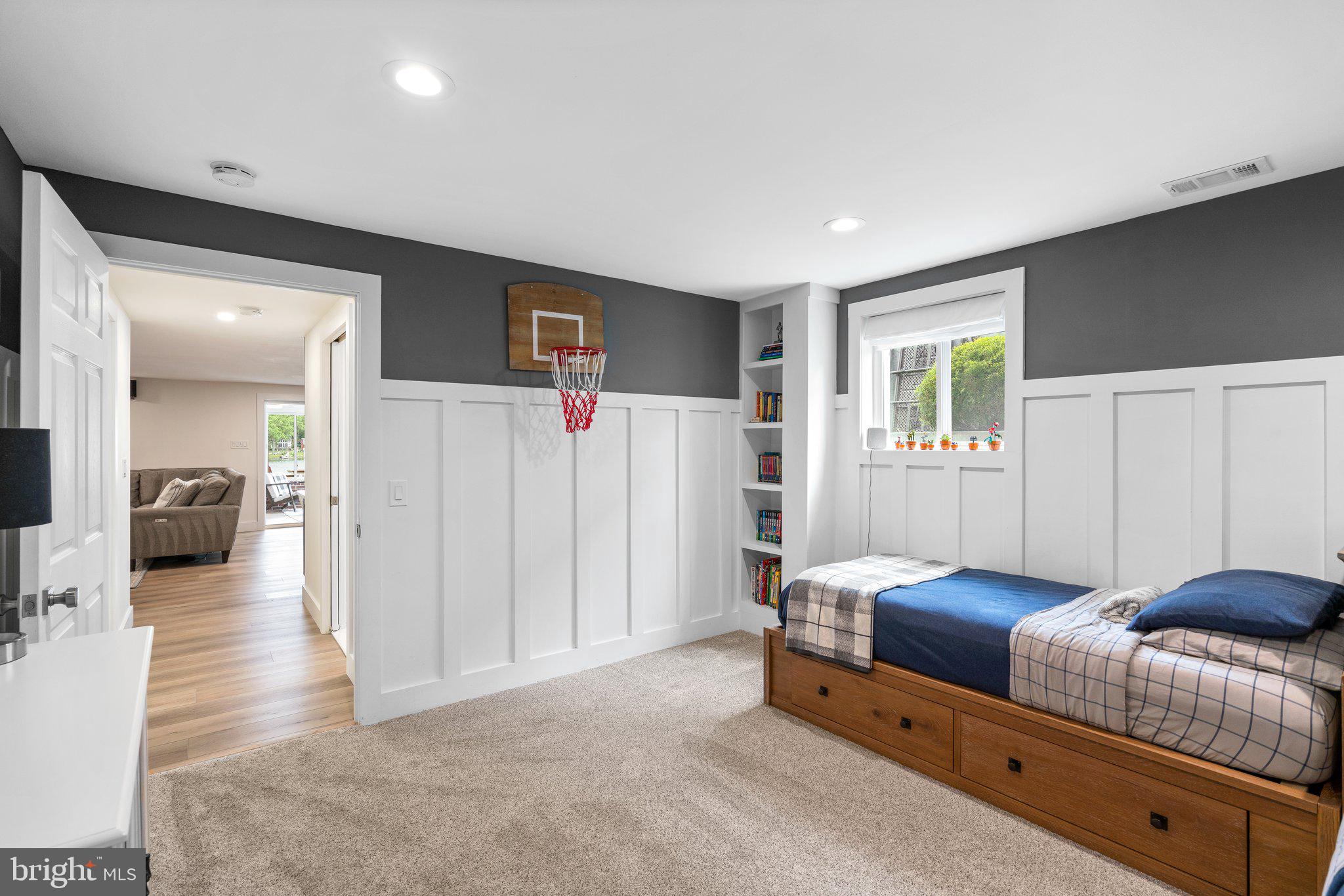 352 NORTH DRIVE