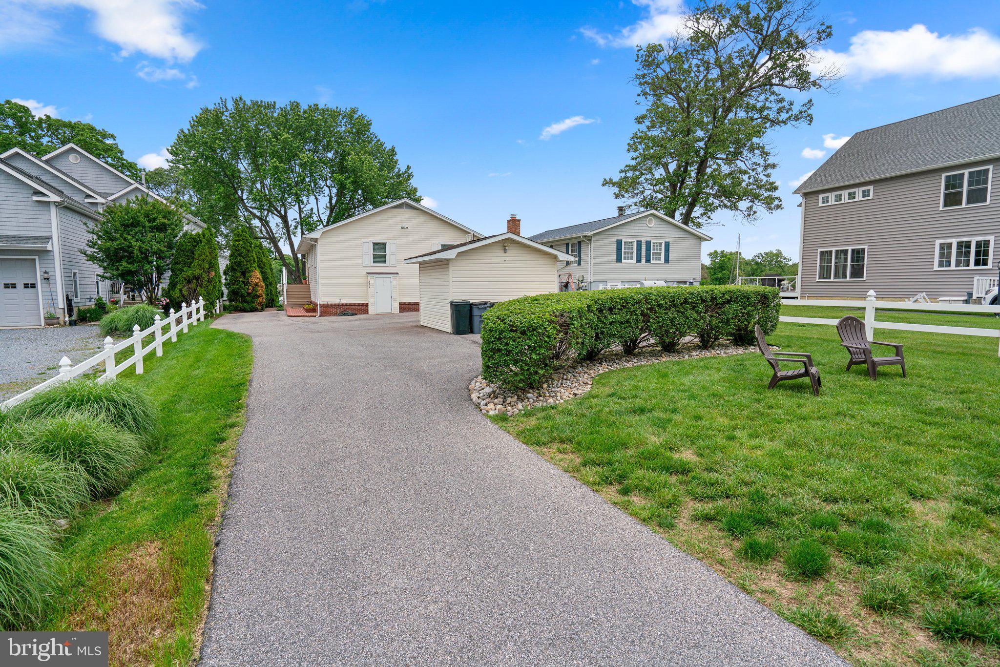352 NORTH DRIVE
