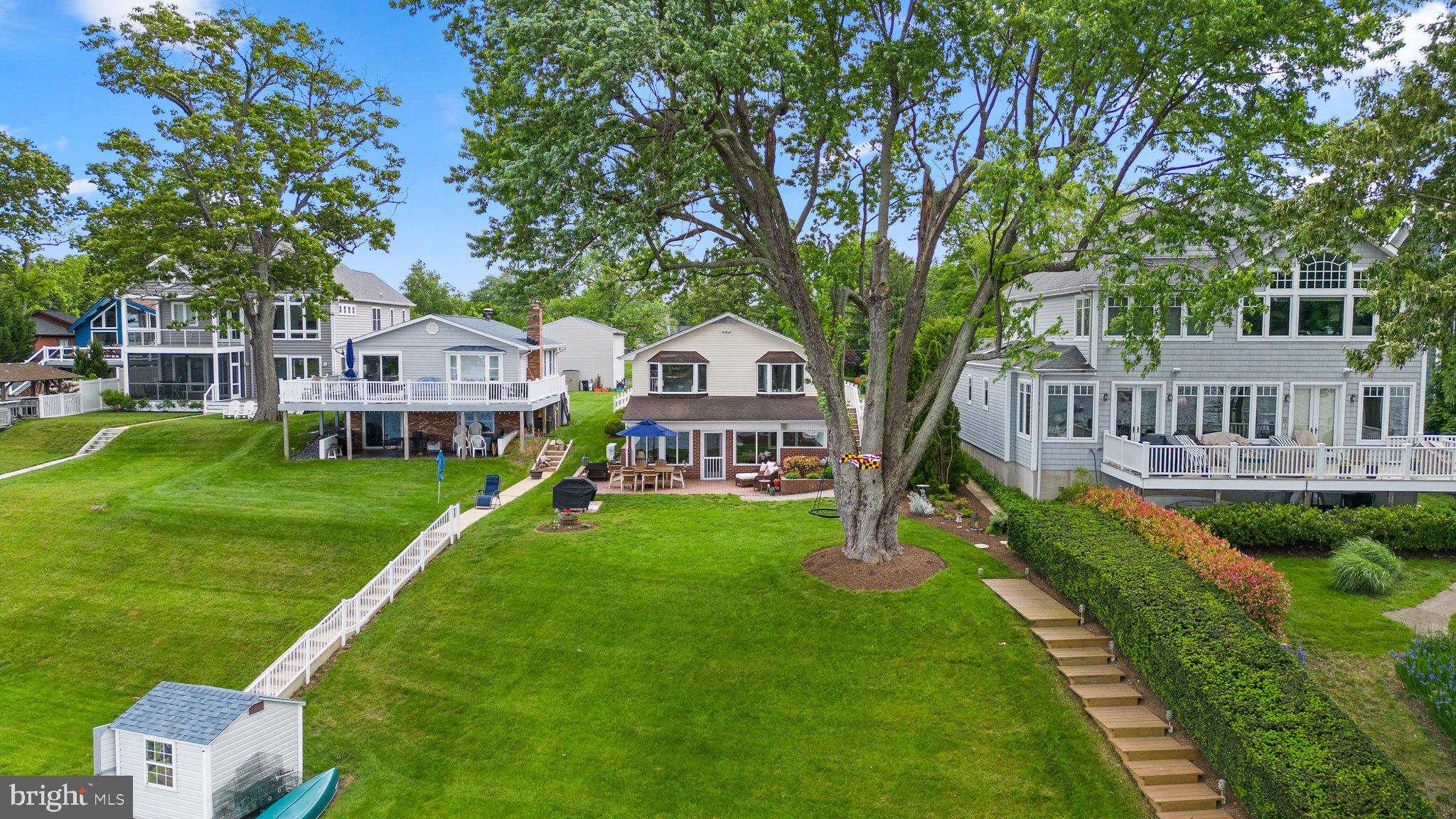 352 NORTH DRIVE