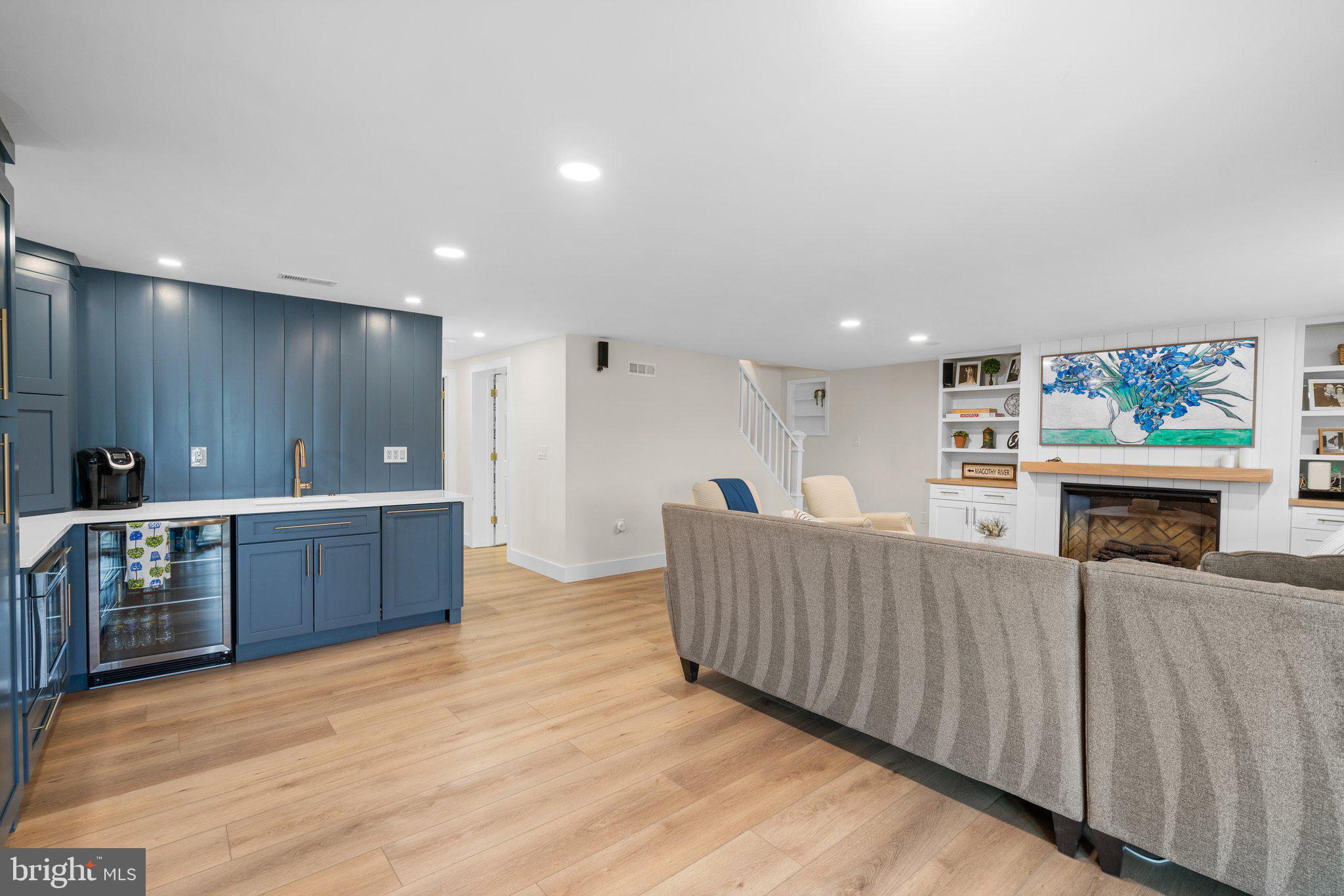 352 NORTH DRIVE