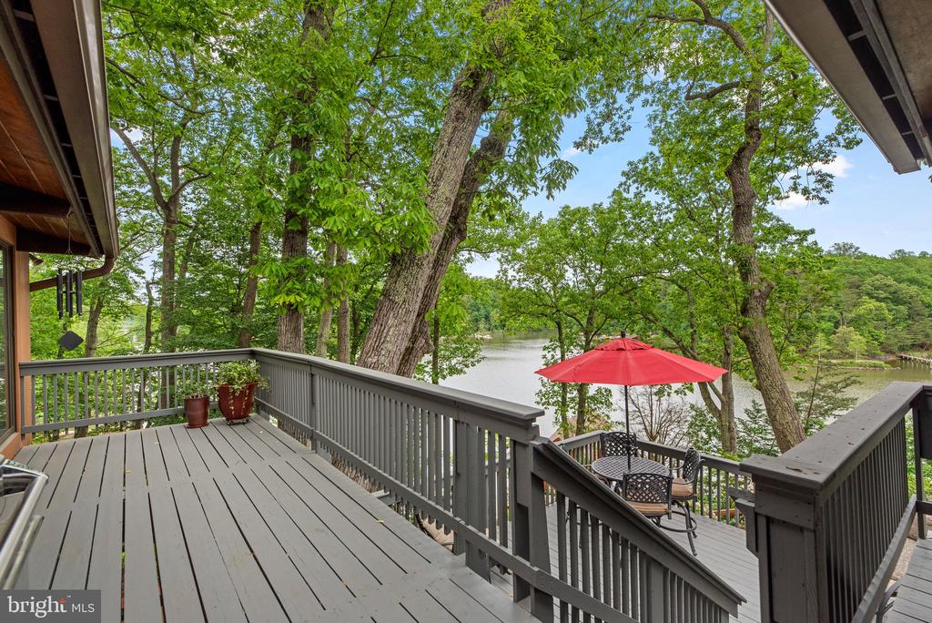2749 POPLAR LANE