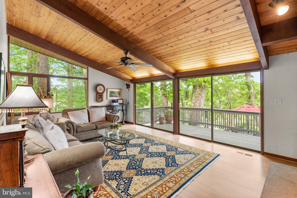 2749 POPLAR LANE