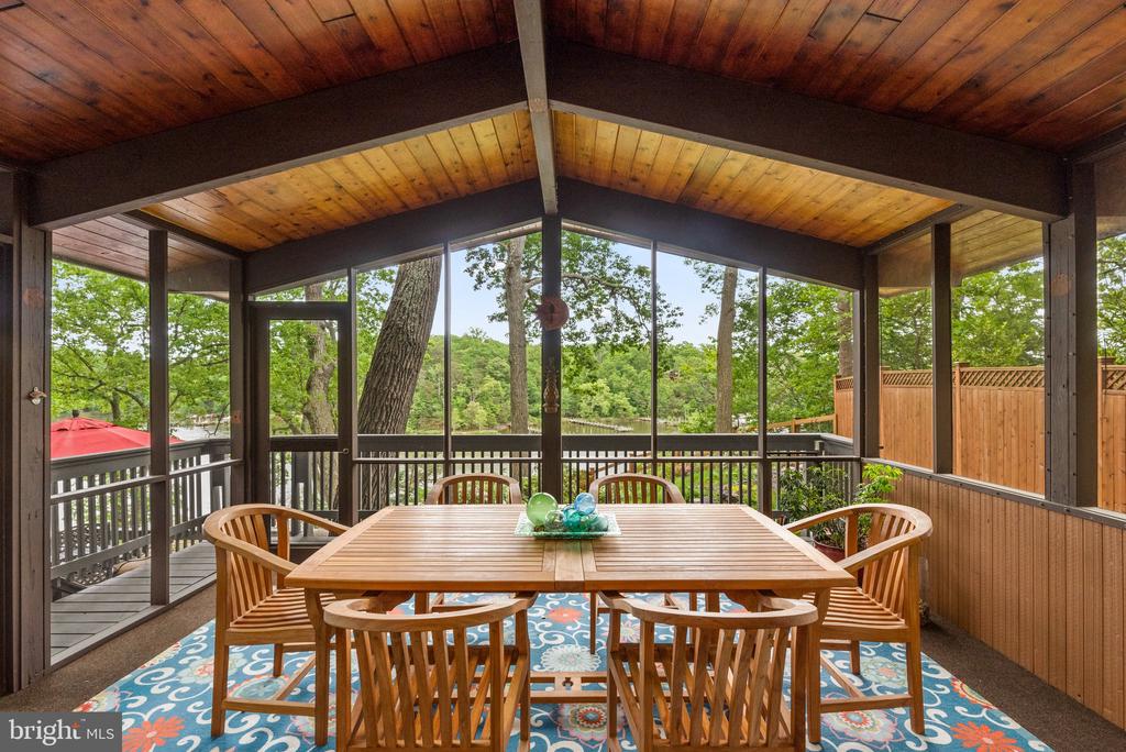 2749 POPLAR LANE