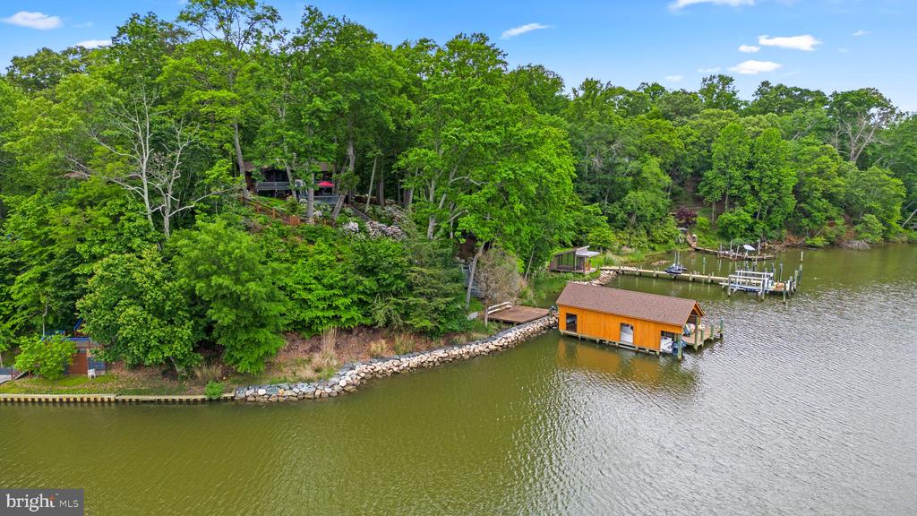 2749 POPLAR LANE
