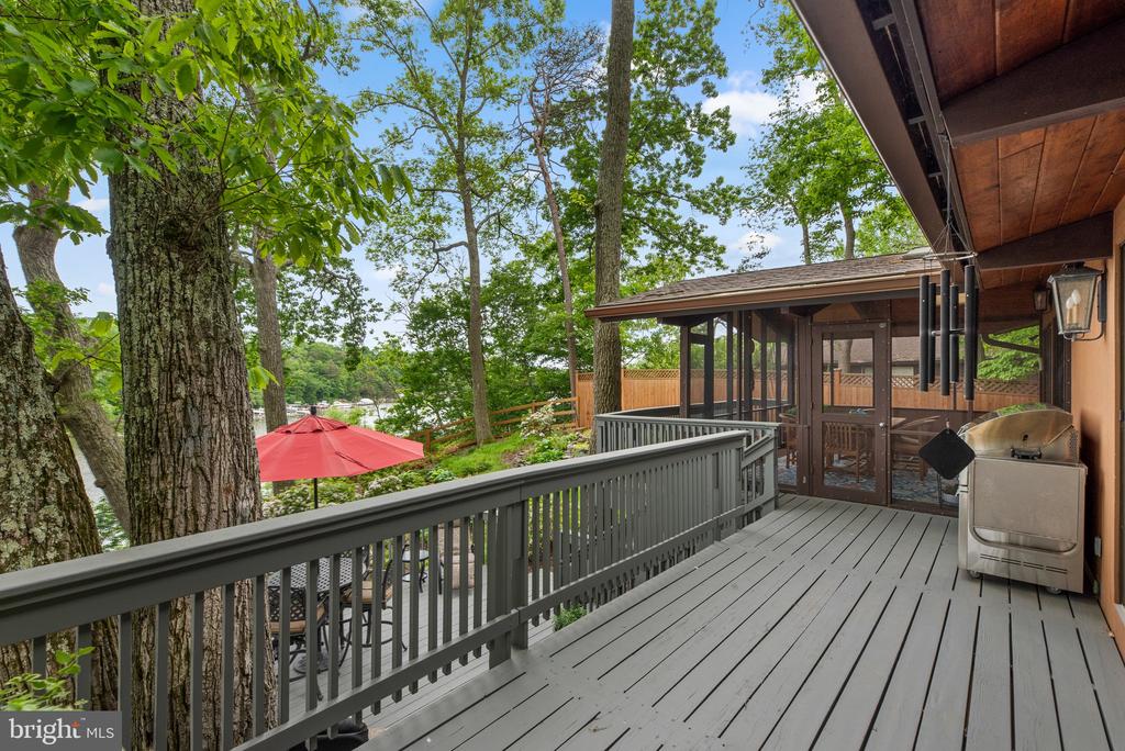 2749 POPLAR LANE