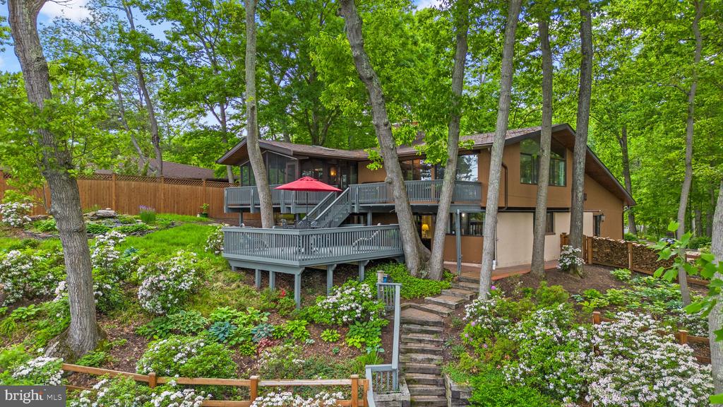 2749 POPLAR LANE