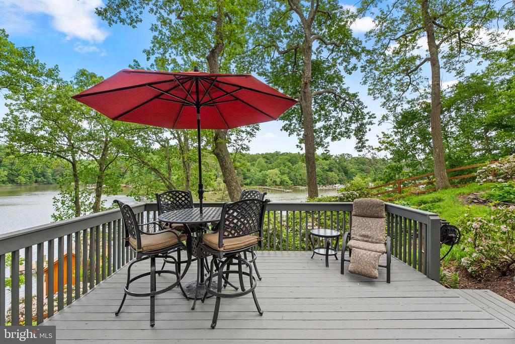 2749 POPLAR LANE