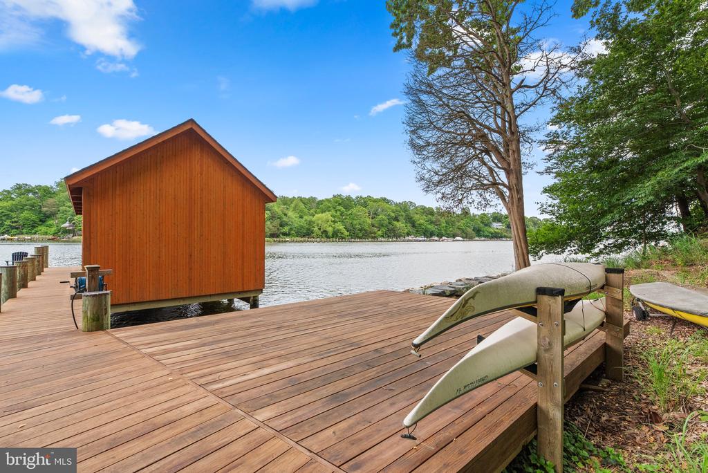 2749 POPLAR LANE