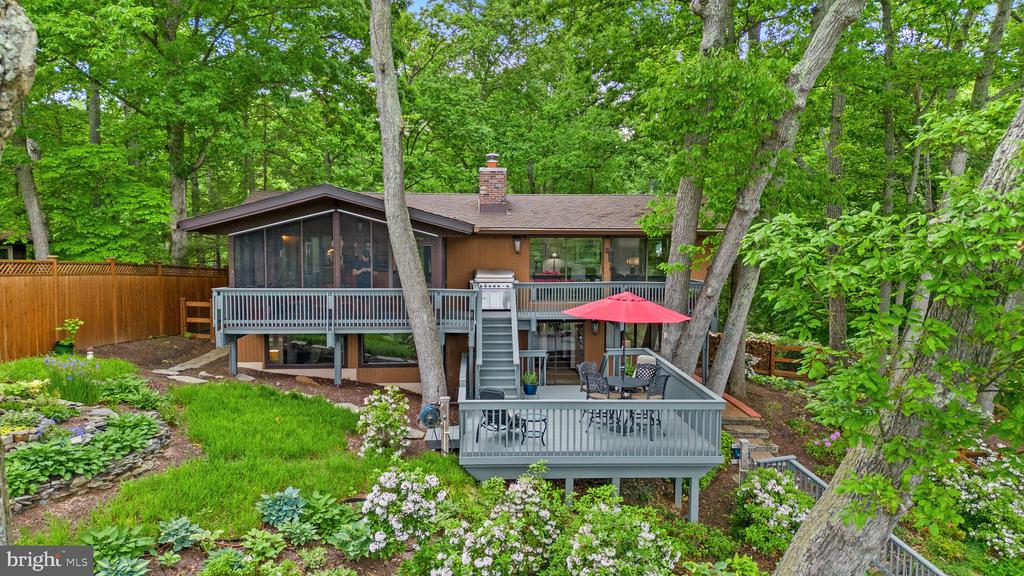 2749 POPLAR LANE