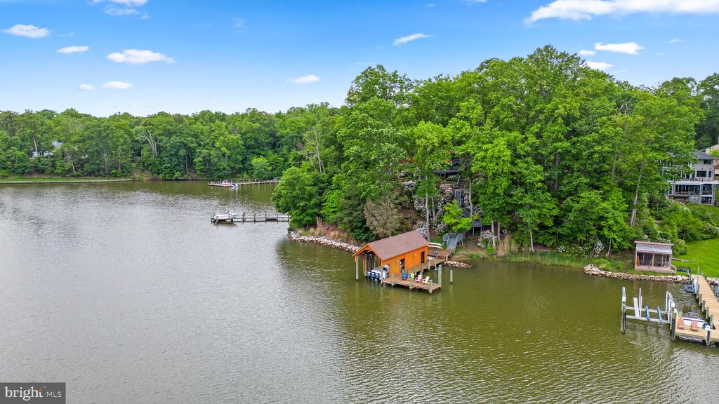 2749 POPLAR LANE