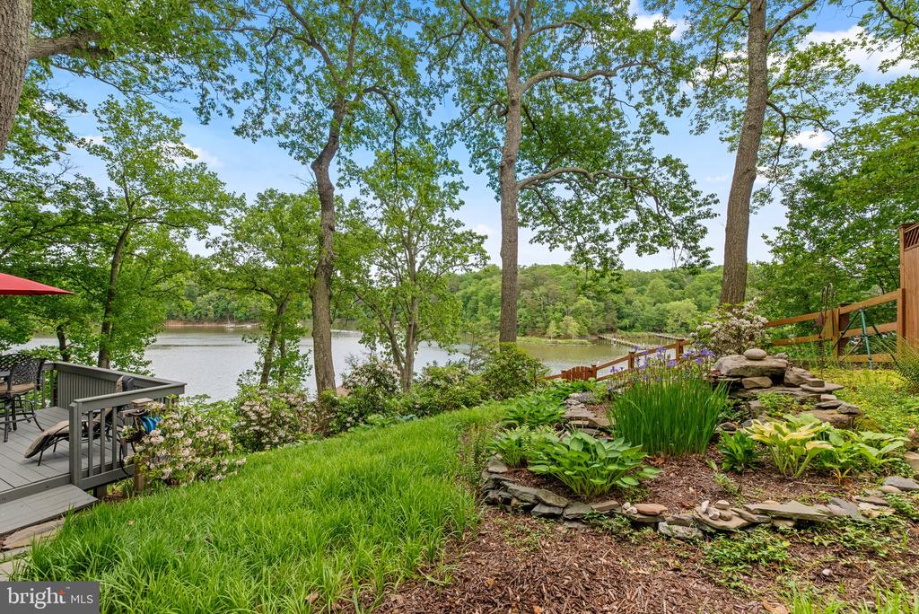 2749 POPLAR LANE