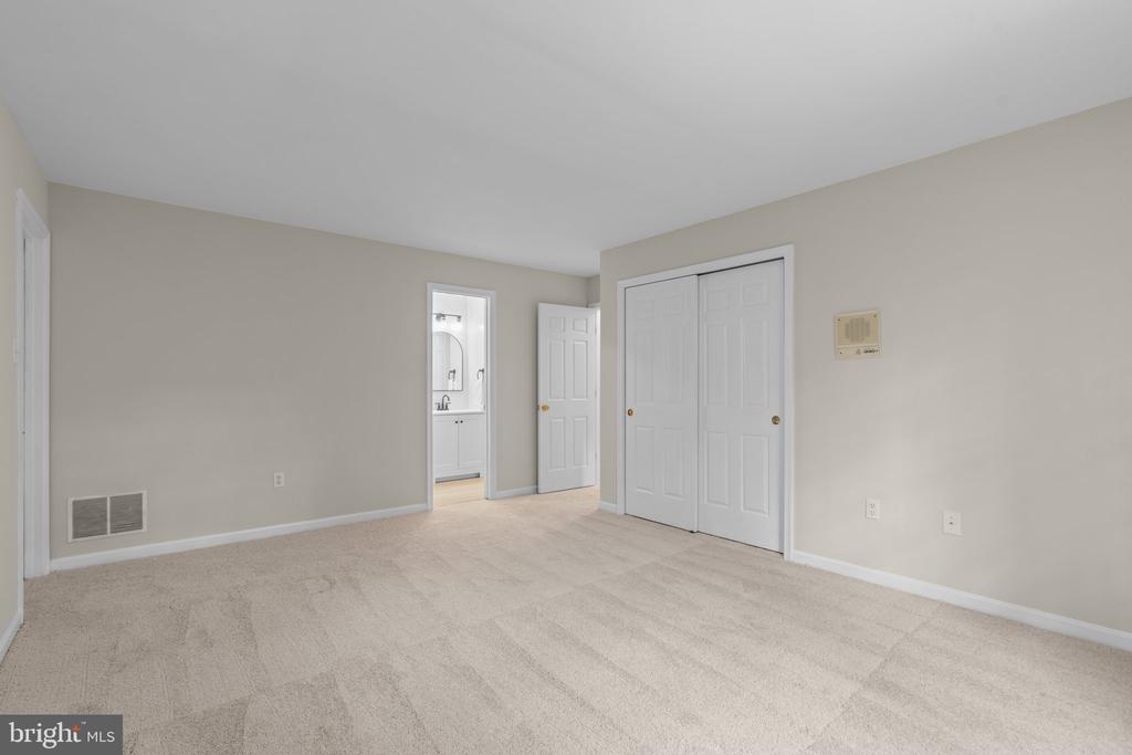2903 S LAKE
