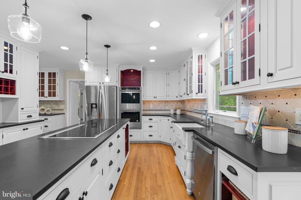 2903 S LAKE