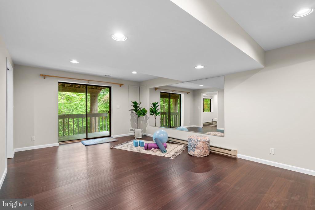 2903 S LAKE