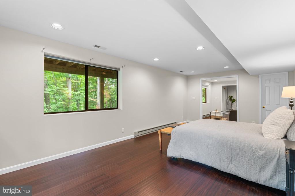 2903 S LAKE
