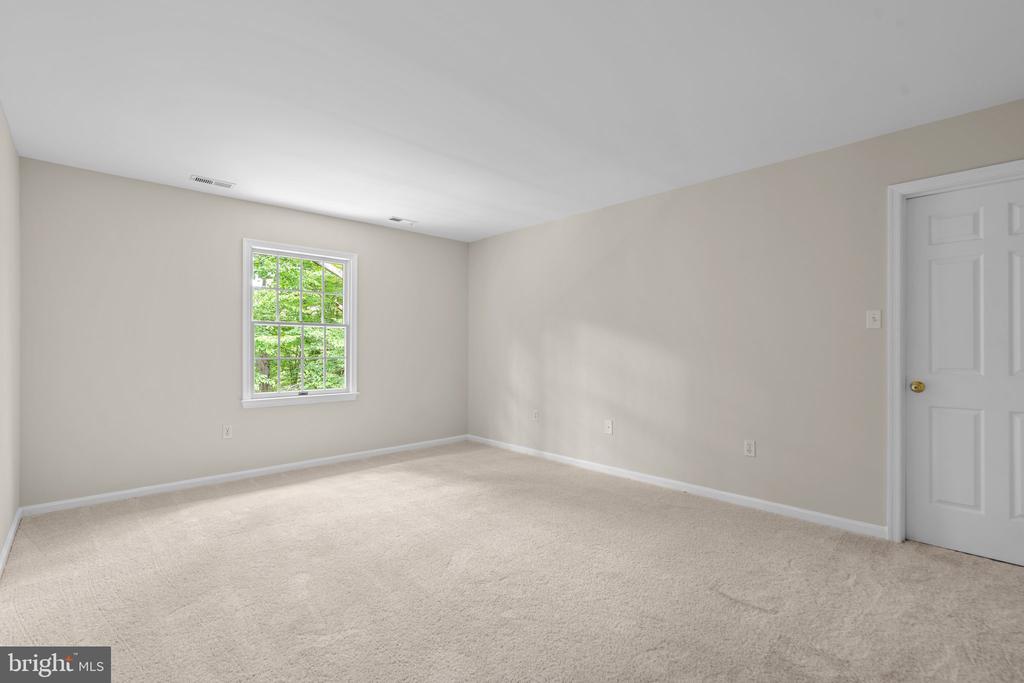 2903 S LAKE