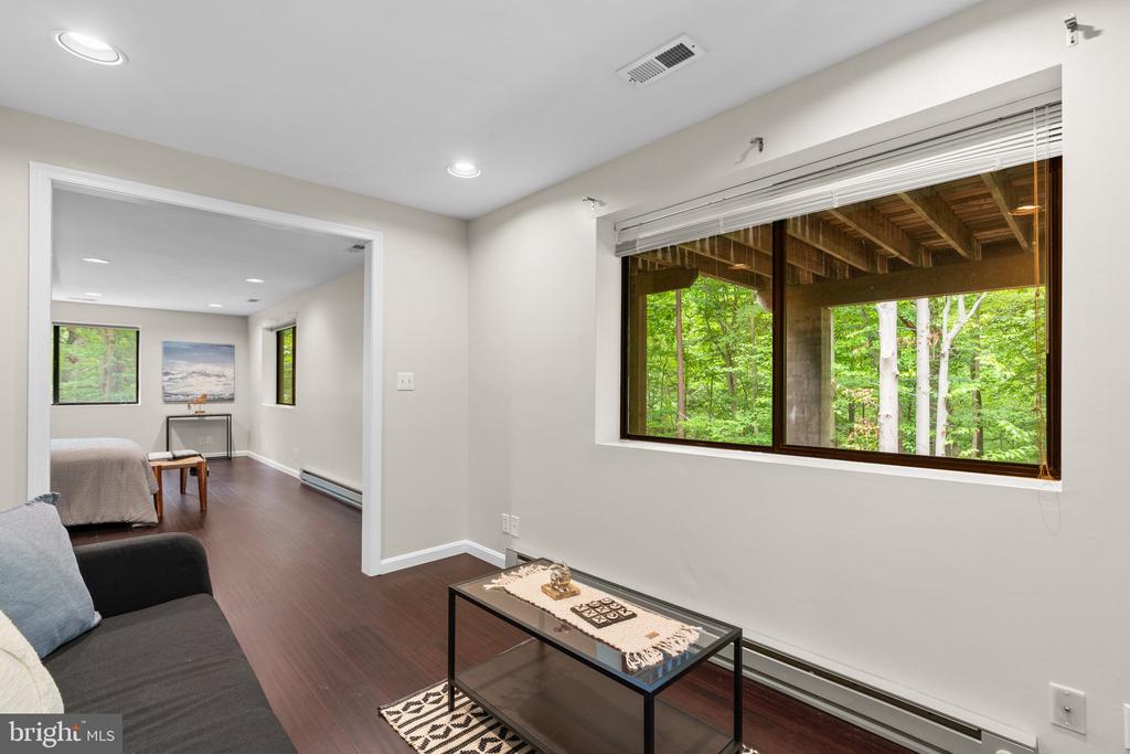 2903 S LAKE