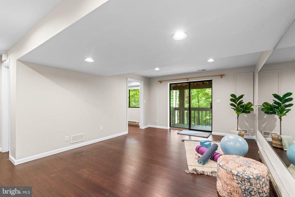 2903 S LAKE