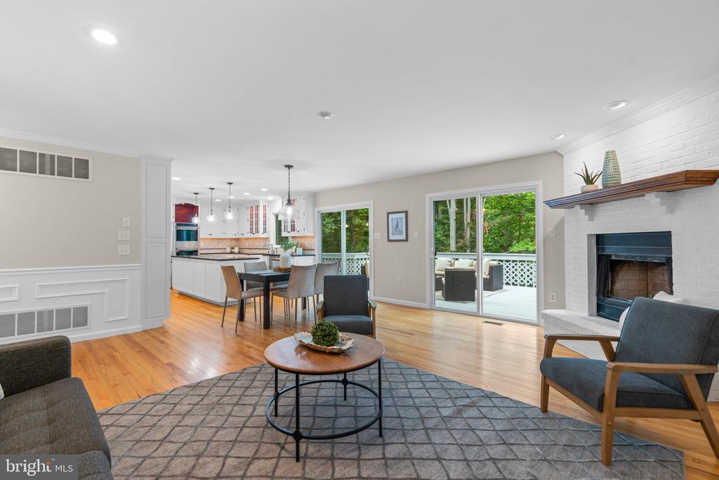 2903 S LAKE