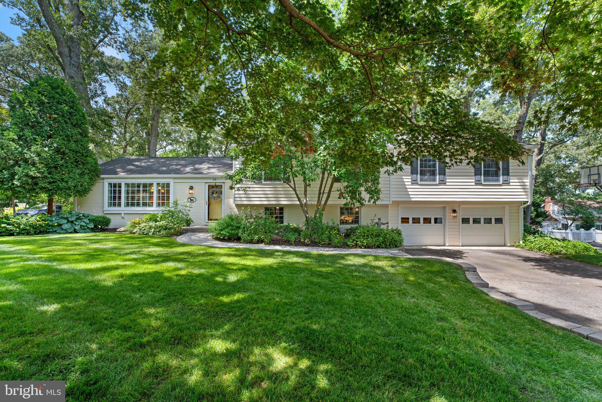 16 SAINT IVES DRIVE