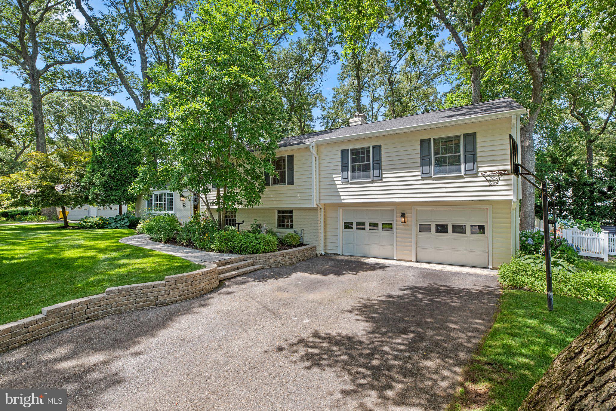 16 SAINT IVES DRIVE