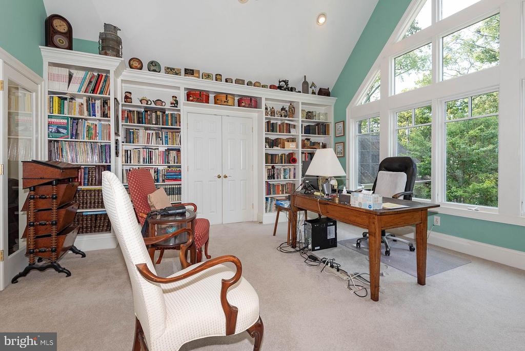 1 CHARCLAVIR LANE