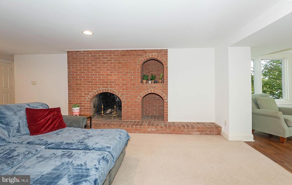 1 CHARCLAVIR LANE