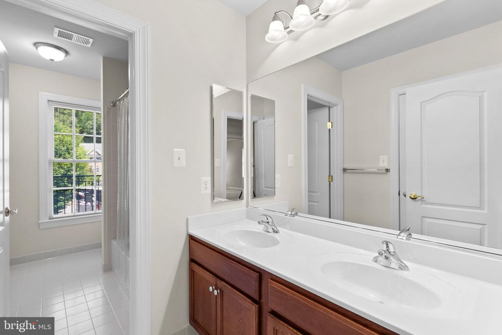 2318 ANNAPOLIS RIDGE COURT