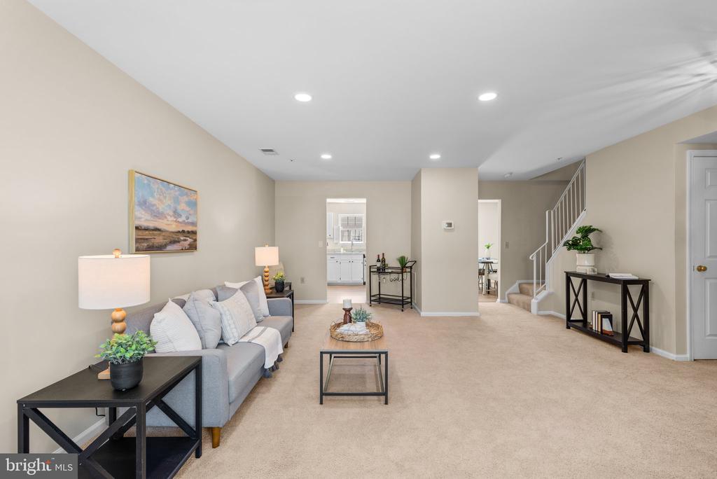 1029 SIMSBURY COURT