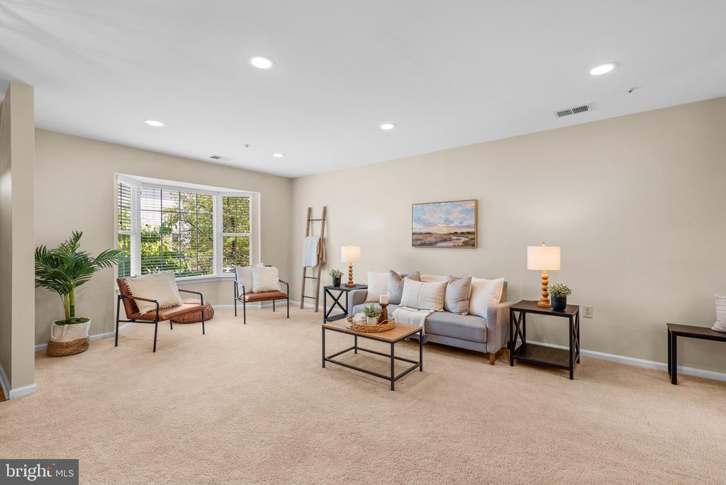 1029 SIMSBURY COURT