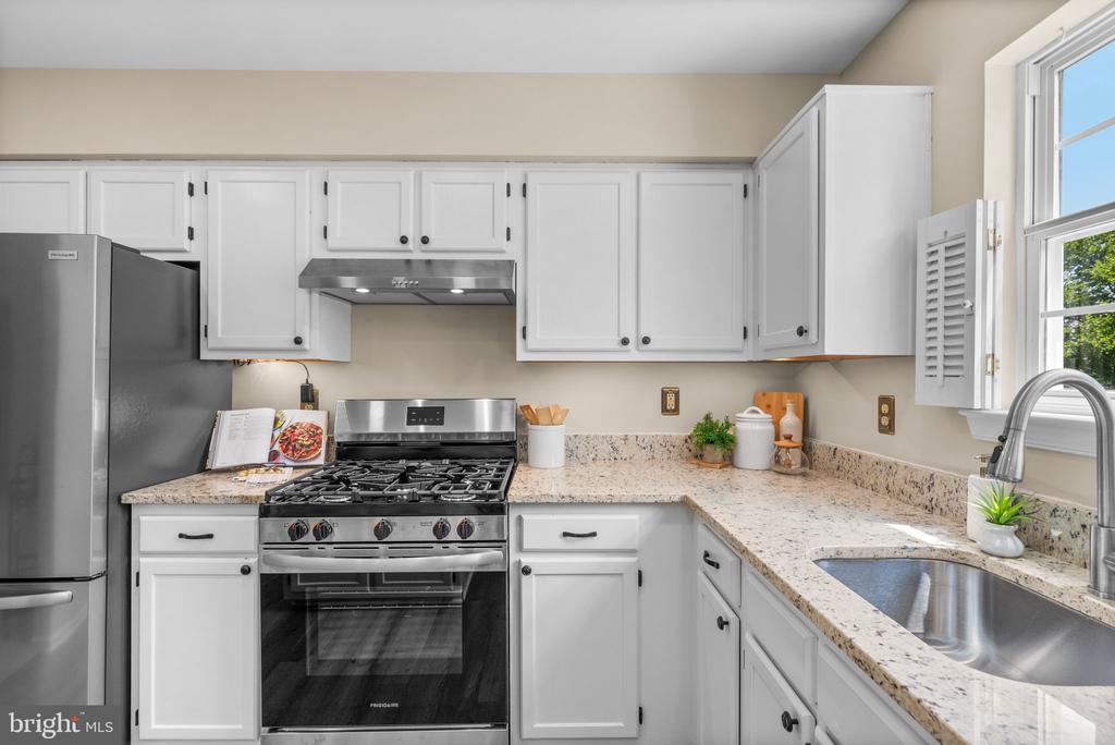 1029 SIMSBURY COURT