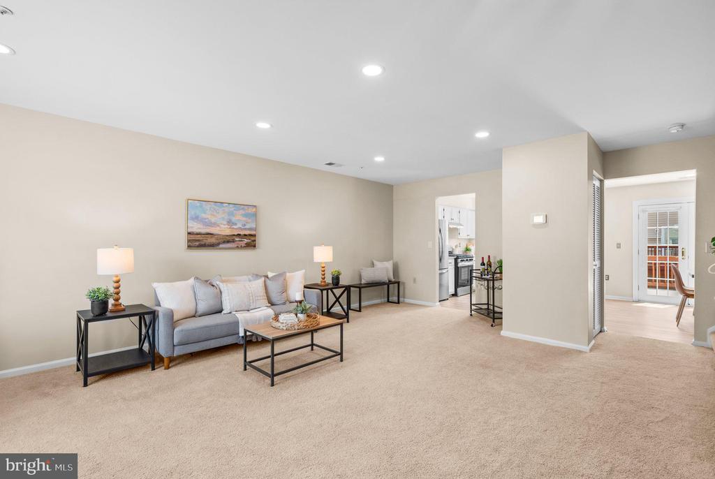 1029 SIMSBURY COURT