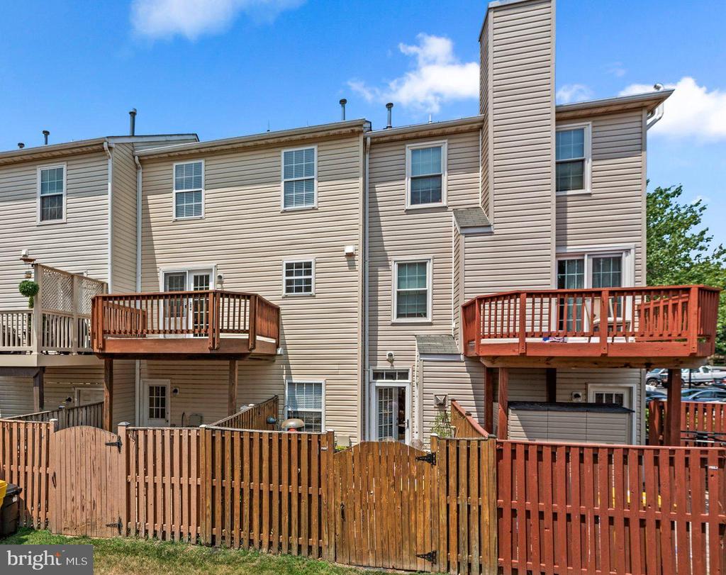 1029 SIMSBURY COURT