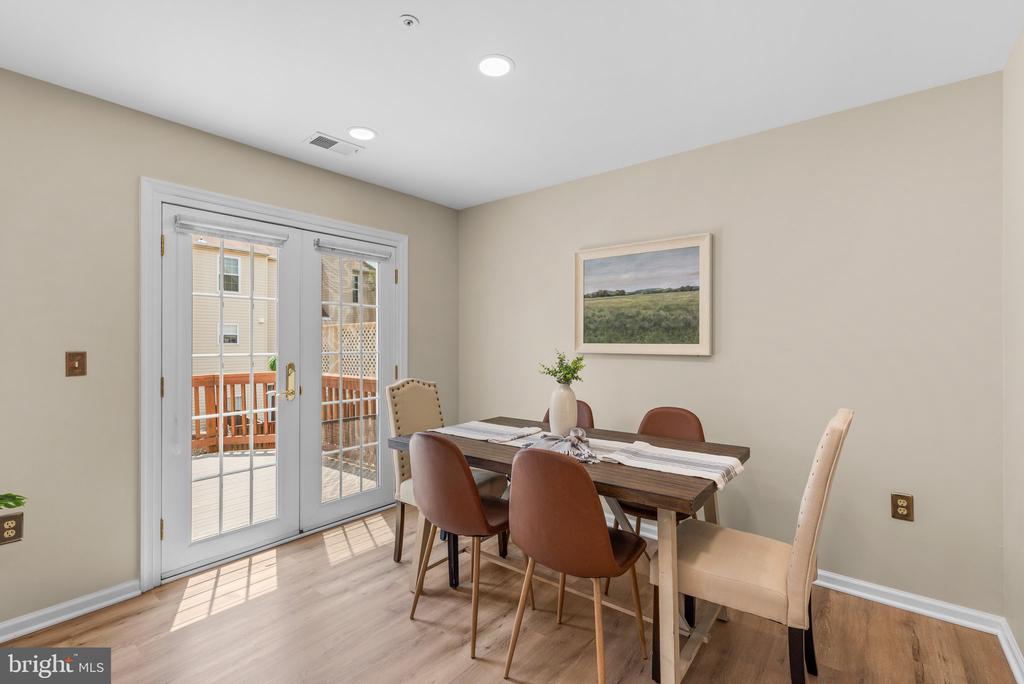 1029 SIMSBURY COURT