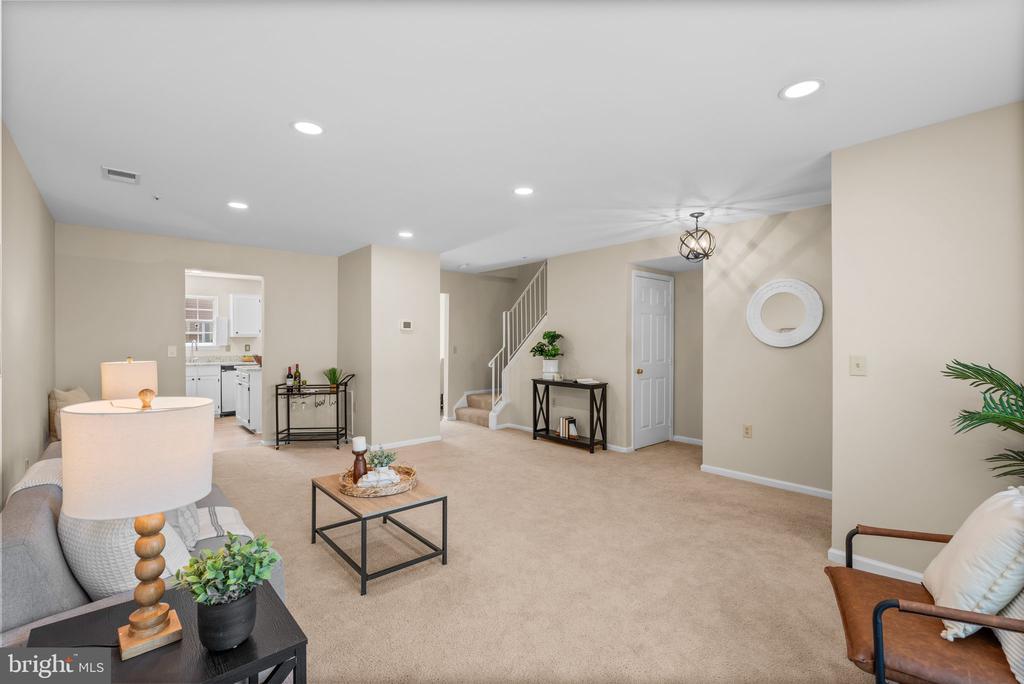 1029 SIMSBURY COURT
