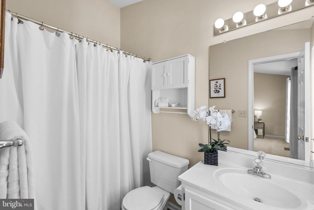 1029 SIMSBURY COURT