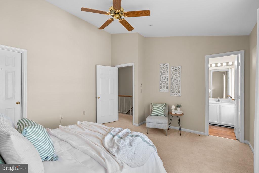 1029 SIMSBURY COURT