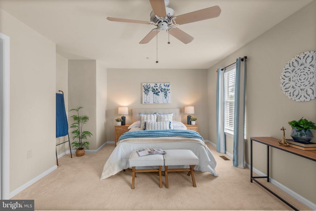 1029 SIMSBURY COURT
