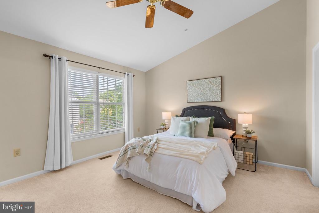 1029 SIMSBURY COURT