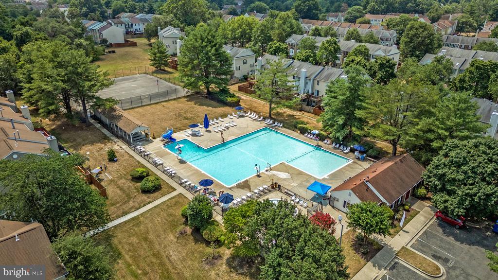 1029 SIMSBURY COURT