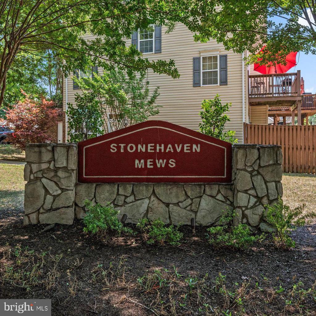 1029 SIMSBURY COURT